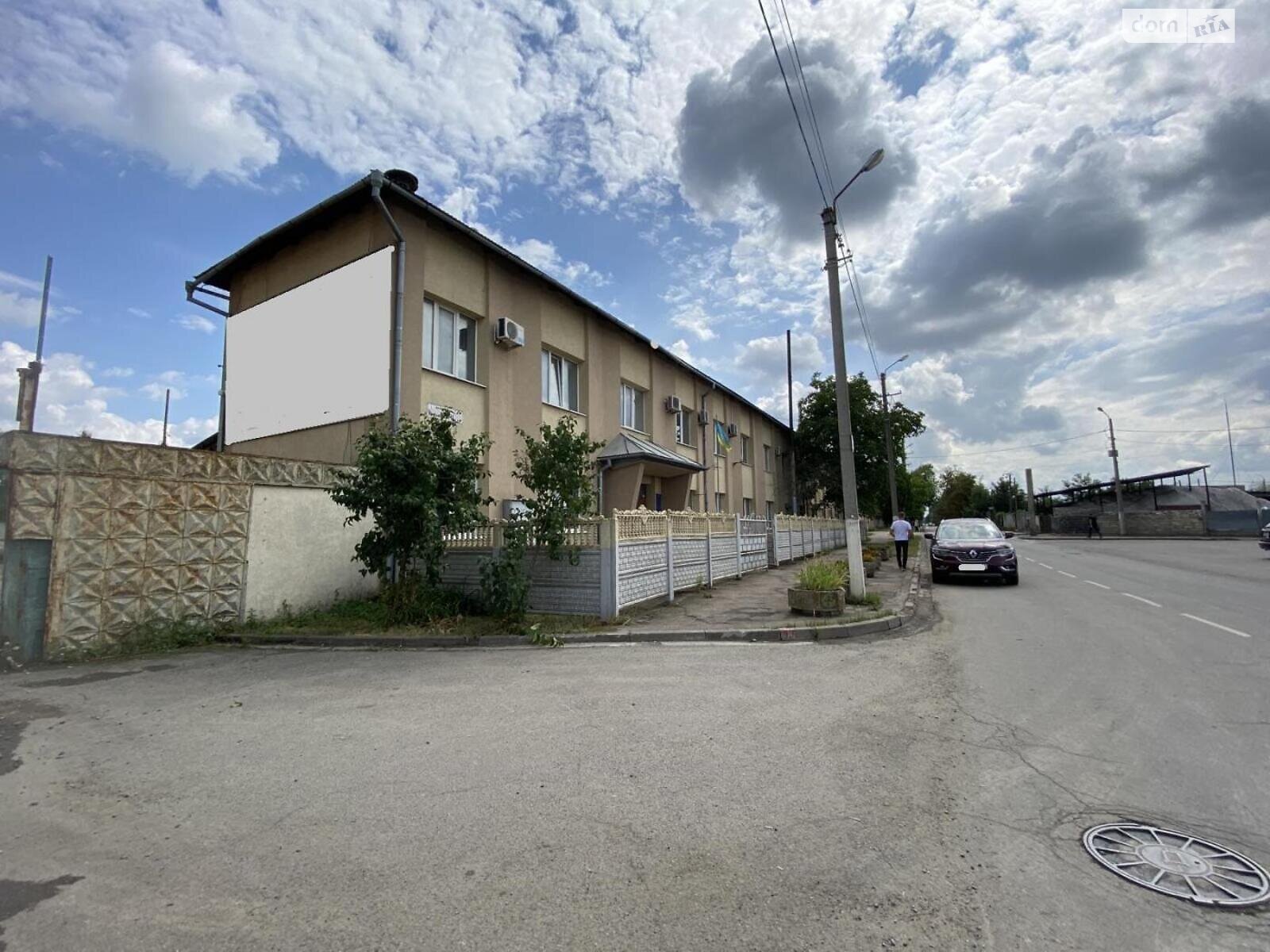 Офисное помещение на 1265 кв.м. в Ивано-Франковске фото 1 Офисное помещение на 1265 кв.м. в Ивано-Франковске фото 1