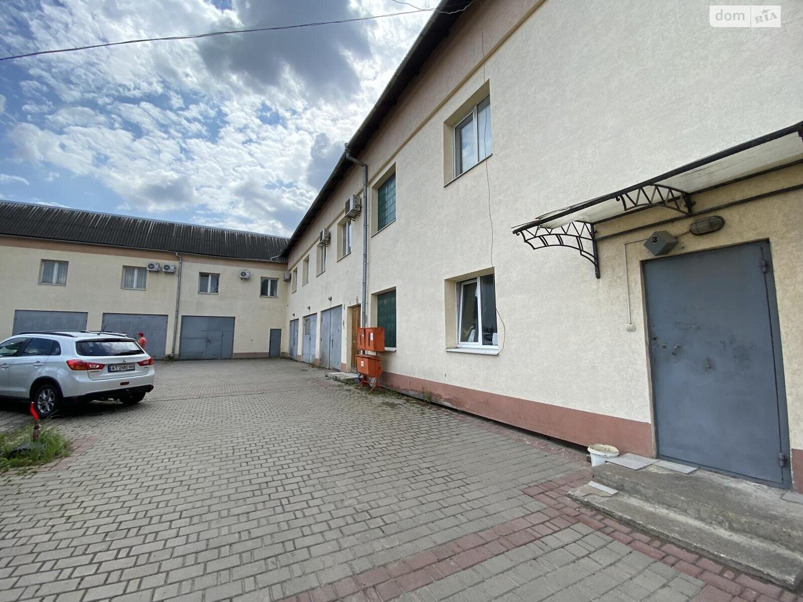 Офисное помещение на 1265 кв.м. в Ивано-Франковске фото 1 Офисное помещение на 1265 кв.м. в Ивано-Франковске фото 1