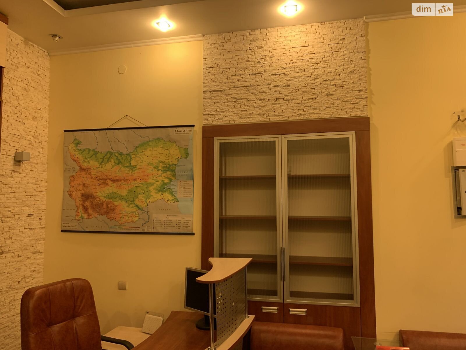 Офисное помещение на 70 кв.м. в Ивано-Франковске фото 1 Офисное помещение на 70 кв.м. в Ивано-Франковске фото 1
