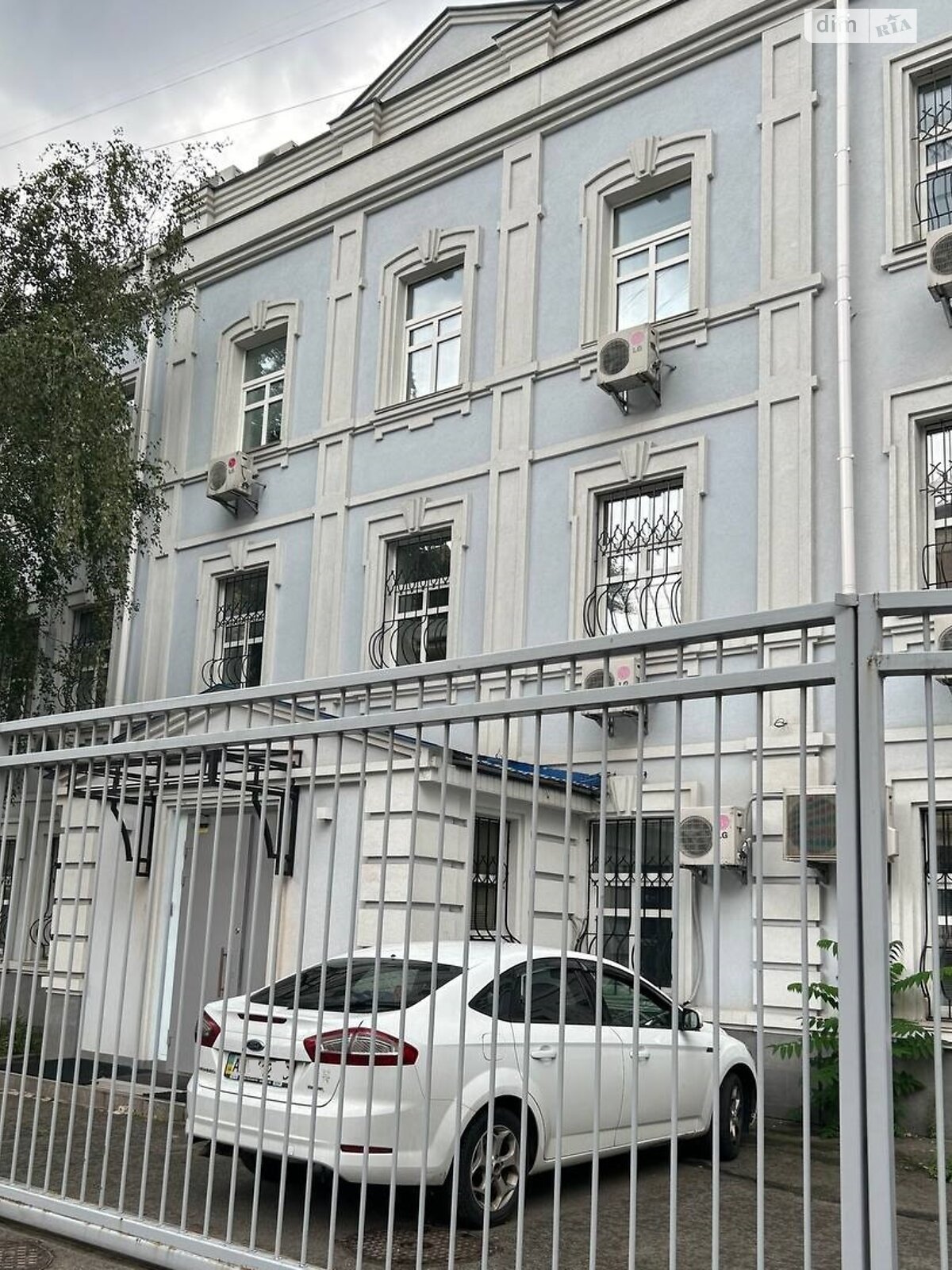 Офисное помещение на 696.8 кв.м. в Киеве фото 1