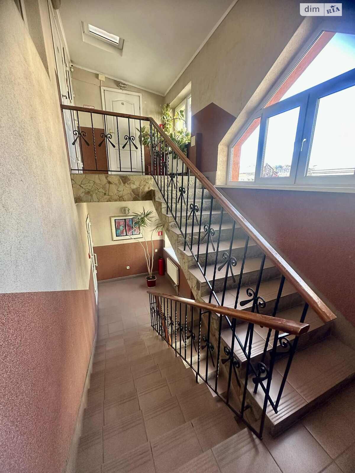 Офисное помещение на 989.5 кв.м. в Львове фото 1 Офисное помещение на 989.5 кв.м. в Львове фото 1