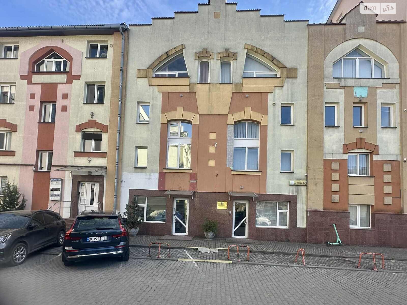 Офисное помещение на 989.5 кв.м. в Львове фото 1 Офисное помещение на 989.5 кв.м. в Львове фото 1