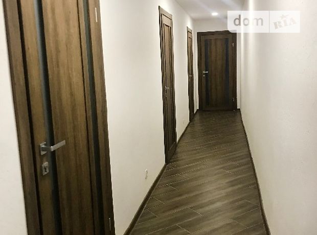 Офисное помещение на 85 кв.м. в административном здании в Ровно фото 1 Офисное помещение на 85 кв.м. в административном здании в Ровно фото 1