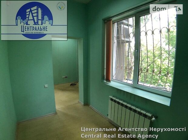 Офісна триповерхова будівля в Чернівцях площею 439 кв.м. фото 1 Офісна триповерхова будівля в Чернівцях площею 439 кв.м. фото 1