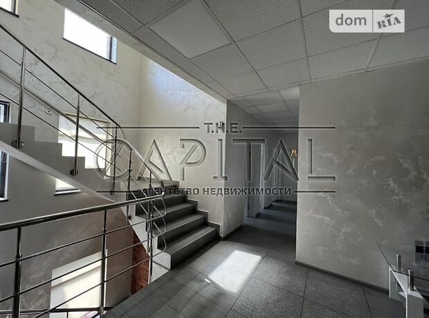 Офісна триповерхова будівля в Києві площею 435 кв.м. фото 1