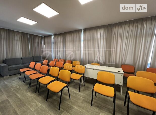 Офісна триповерхова будівля в Києві площею 435 кв.м. фото 1 Офісна триповерхова будівля в Києві площею 435 кв.м. фото 1