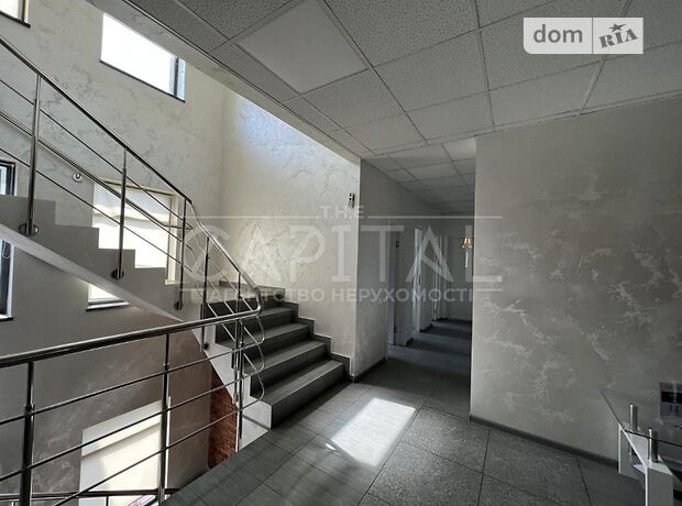 Офісна триповерхова будівля в Києві площею 435 кв.м. фото 1