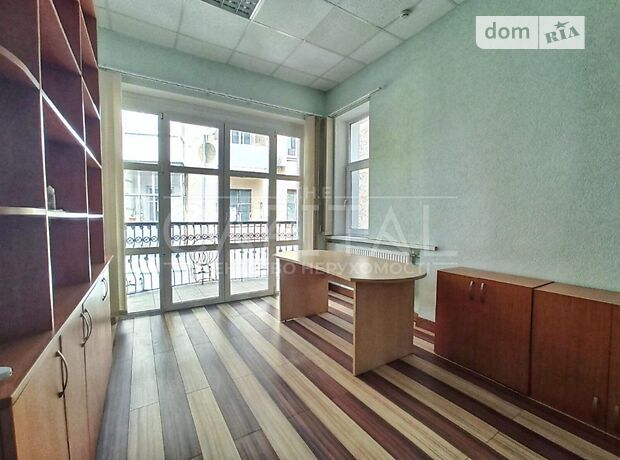 Офісна чотириповерхова будівля в Києві площею 1460 кв.м. фото 1 Офісна чотириповерхова будівля в Києві площею 1460 кв.м. фото 1