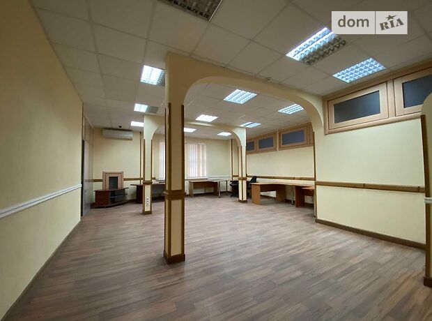 Офісна чотириповерхова будівля в Києві площею 1700 кв.м. фото 1 Офісна чотириповерхова будівля в Києві площею 1700 кв.м. фото 1