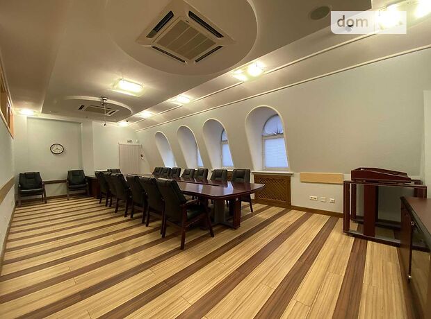 Офісна чотириповерхова будівля в Києві площею 1700 кв.м. фото 1
