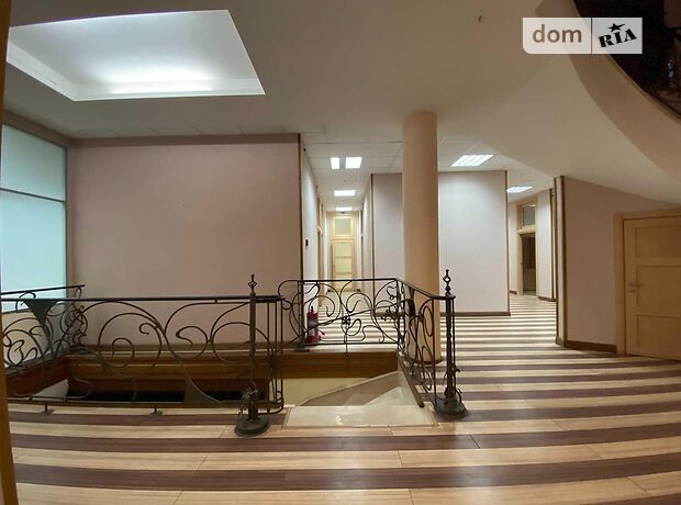 Офісна чотириповерхова будівля в Києві площею 1700 кв.м. фото 1 Офісна чотириповерхова будівля в Києві площею 1700 кв.м. фото 1