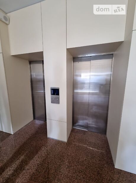 Офисное четырехэтажное здание в Киеве площадью 4300 кв.м. фото 1 Офисное четырехэтажное здание в Киеве площадью 4300 кв.м. фото 1