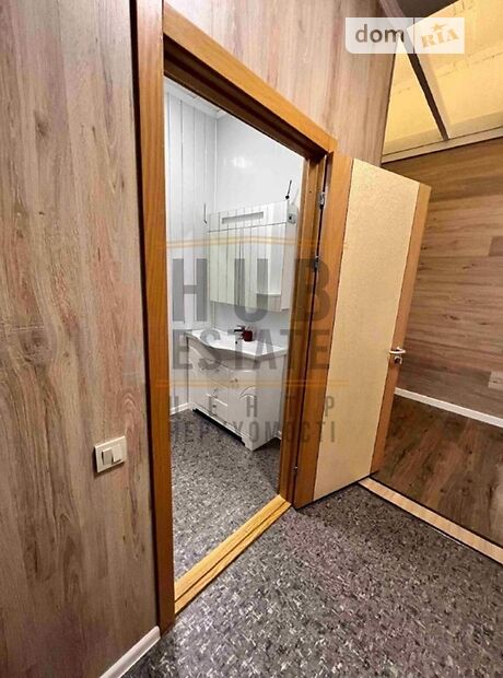 Офисное трехэтажное здание в Киеве площадью 700 кв.м. фото 1 Офисное трехэтажное здание в Киеве площадью 700 кв.м. фото 1