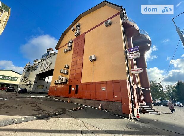 Офісна чотириповерхова будівля в Києві площею 3646 кв.м. фото 1