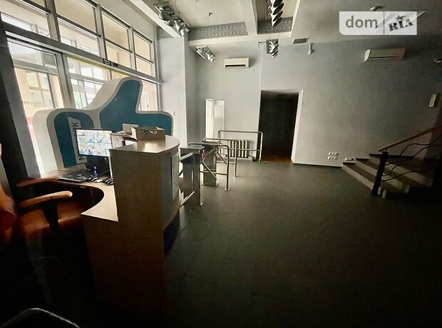 Офісна чотириповерхова будівля в Києві площею 3646 кв.м. фото 1 Офісна чотириповерхова будівля в Києві площею 3646 кв.м. фото 1
