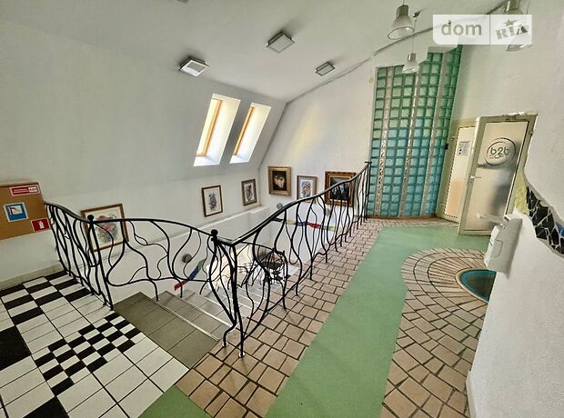 Офісна чотириповерхова будівля в Києві площею 3646 кв.м. фото 1 Офісна чотириповерхова будівля в Києві площею 3646 кв.м. фото 1