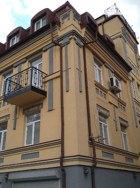 Офисное трехэтажное здание в Киеве площадью 1005 кв.м. фото 1