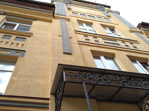 Офисное трехэтажное здание в Киеве площадью 1005 кв.м. фото 1
