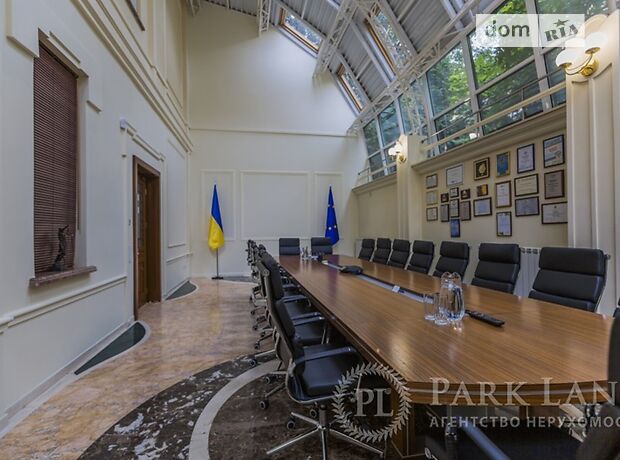 Офисное четырехэтажное здание в Киеве площадью 1752 кв.м. фото 1 Офисное четырехэтажное здание в Киеве площадью 1752 кв.м. фото 1