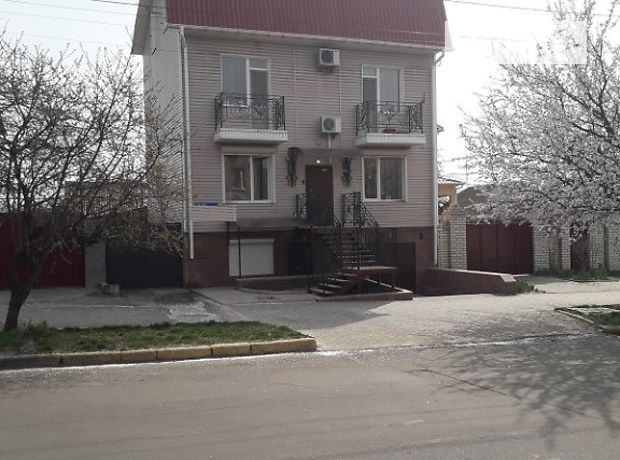 Офисное трехэтажное здание в Николаеве площадью 208 кв.м. фото 1 Офисное трехэтажное здание в Николаеве площадью 208 кв.м. фото 1