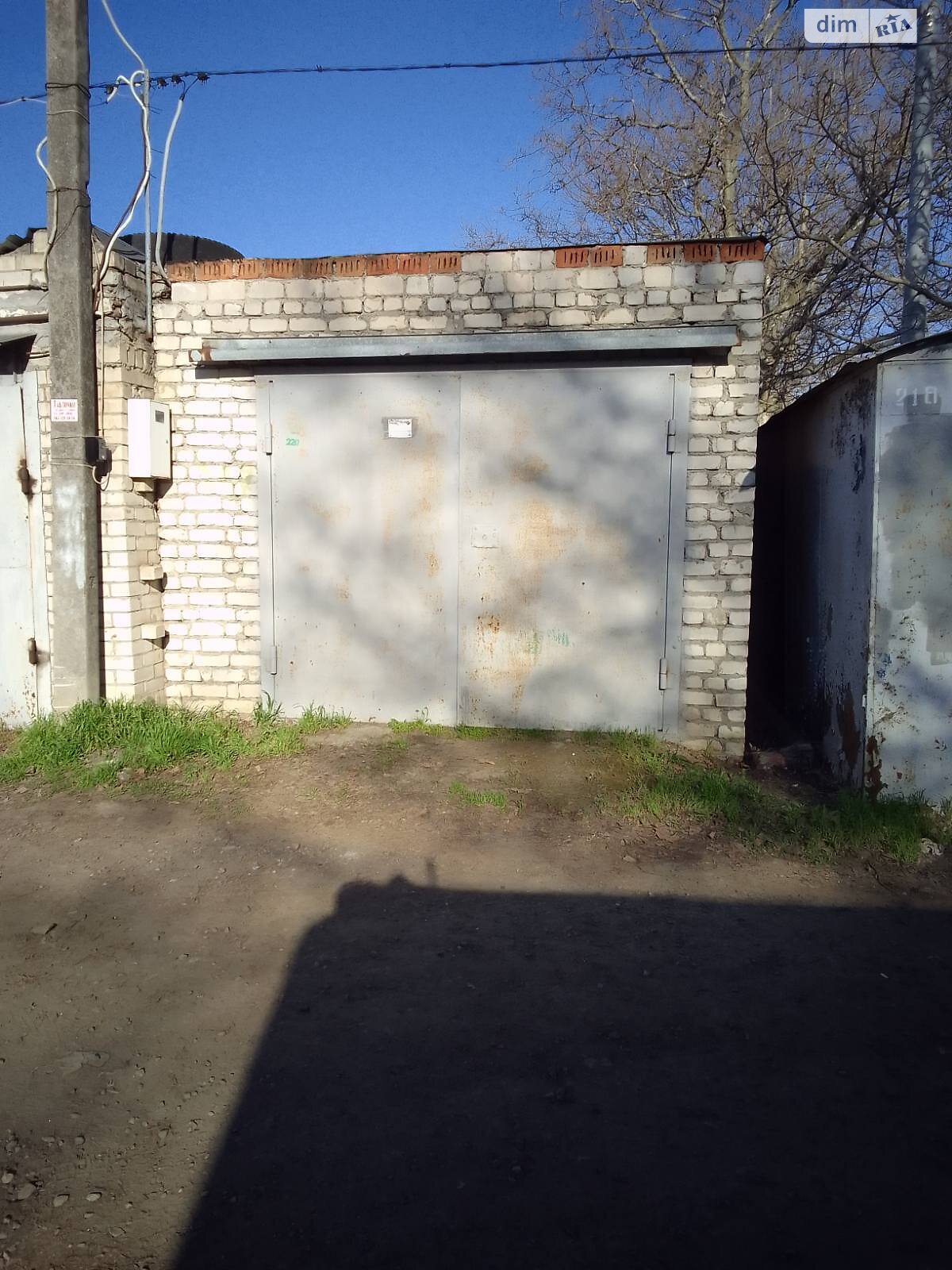 Отдельно стоящий гараж под легковое авто в Черноморске, площадь 24 кв.м. фото 1