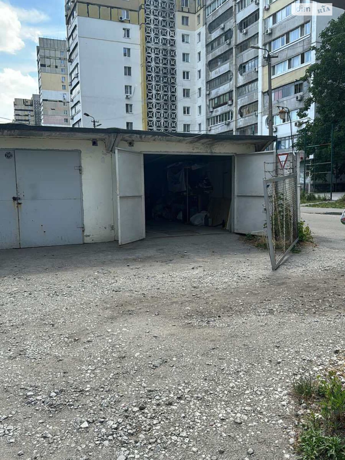 Отдельно стоящий гараж под легковое авто в Днепре, площадь 24 кв.м. фото 1 Отдельно стоящий гараж под легковое авто в Днепре, площадь 24 кв.м. фото 1