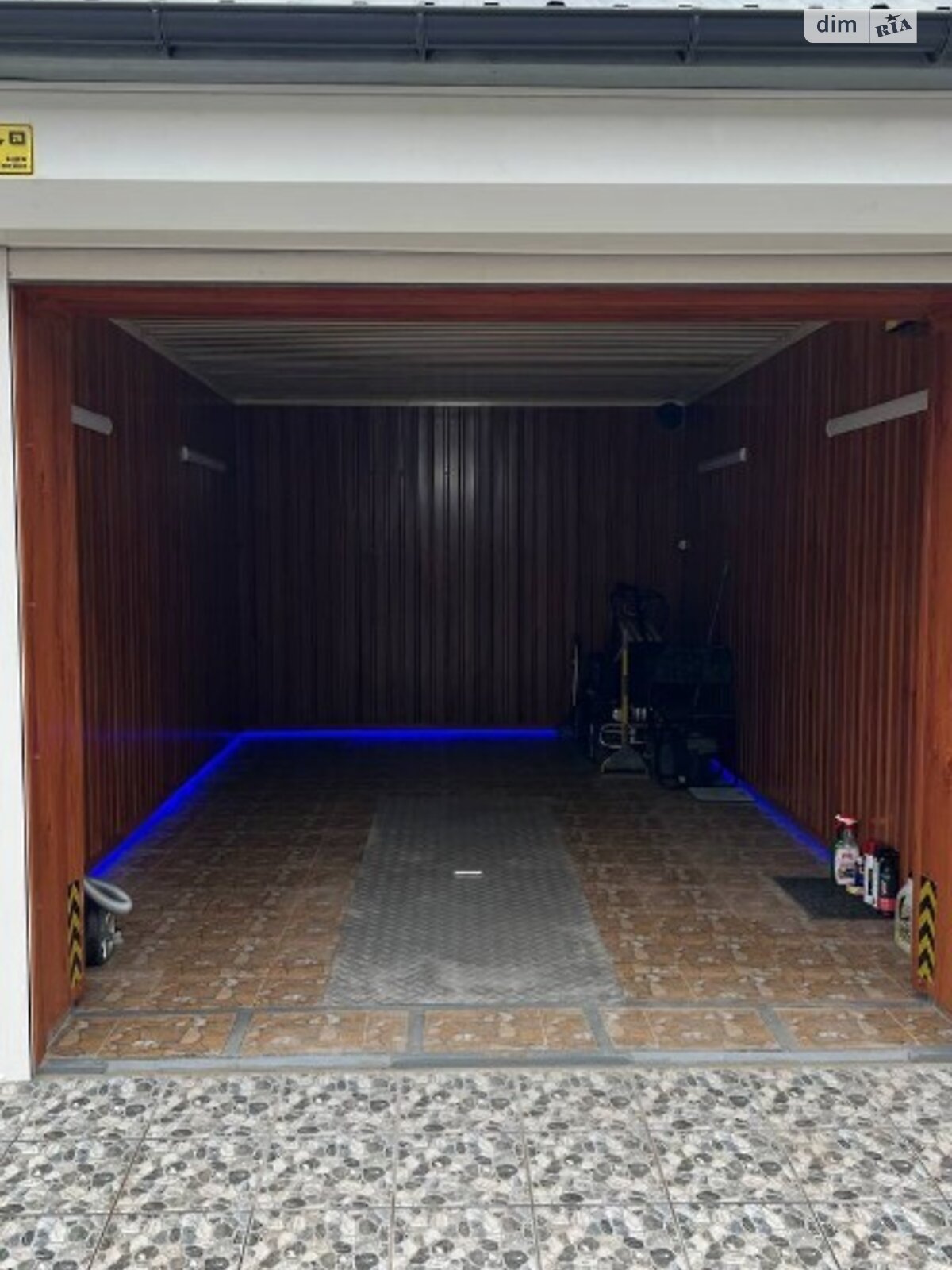 Отдельно стоящий гараж под легковое авто в Днепре, площадь 20 кв.м. фото 1