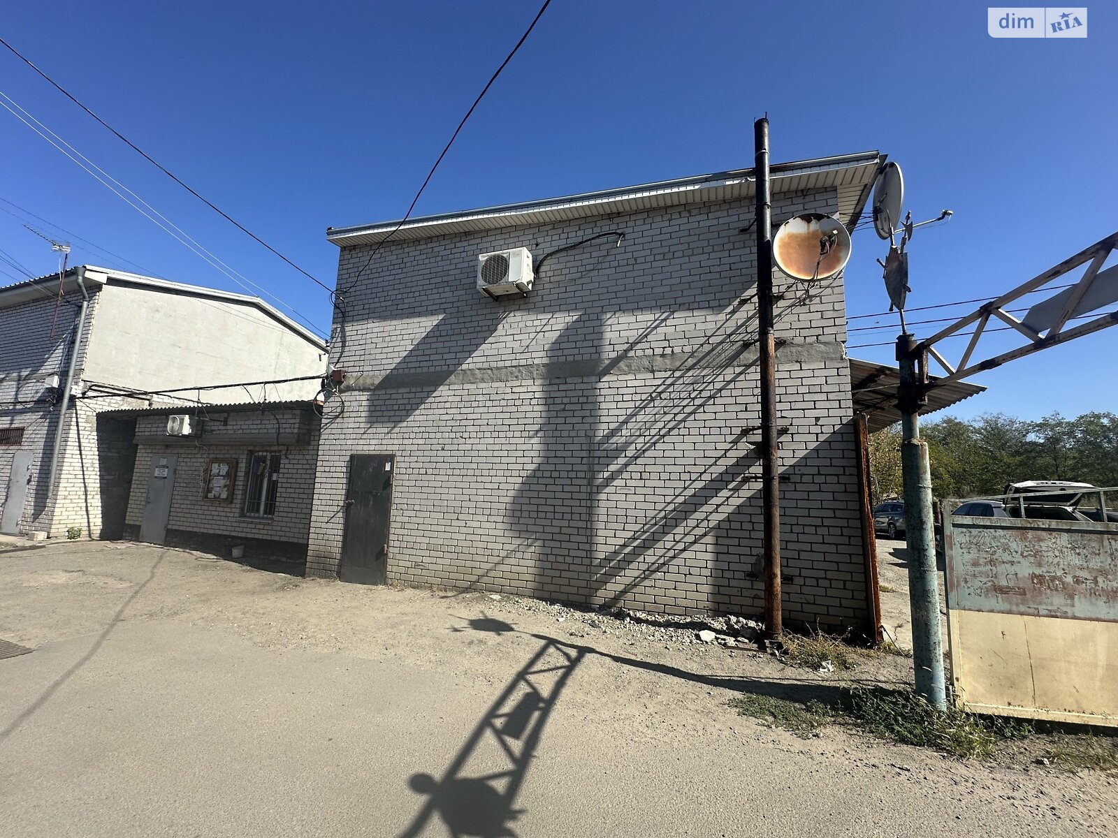 Отдельно стоящий гараж универсальный в Днепре, площадь 116.3 кв.м. фото 1 Отдельно стоящий гараж универсальный в Днепре, площадь 116.3 кв.м. фото 1