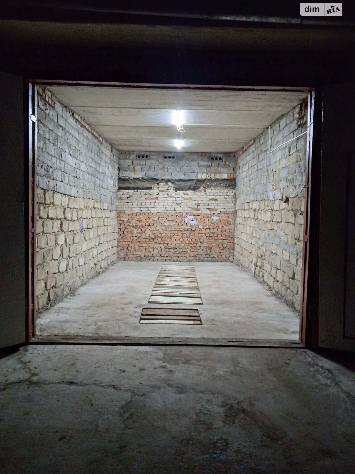 Отдельно стоящий гараж под бус в Хмельницком, площадь 27.7 кв.м. фото 1 Отдельно стоящий гараж под бус в Хмельницком, площадь 27.7 кв.м. фото 1