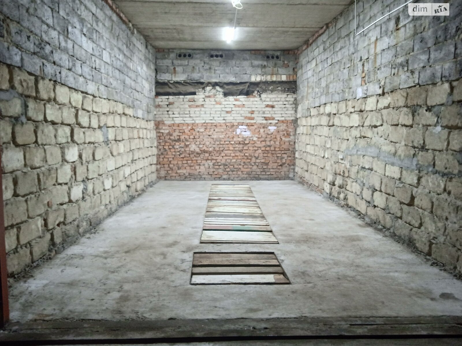 Отдельно стоящий гараж под бус в Хмельницком, площадь 27.7 кв.м. фото 1 Отдельно стоящий гараж под бус в Хмельницком, площадь 27.7 кв.м. фото 1