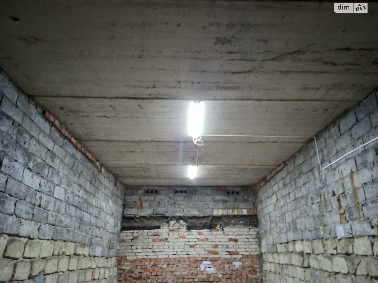 Отдельно стоящий гараж под бус в Хмельницком, площадь 27.7 кв.м. фото 1 Отдельно стоящий гараж под бус в Хмельницком, площадь 27.7 кв.м. фото 1