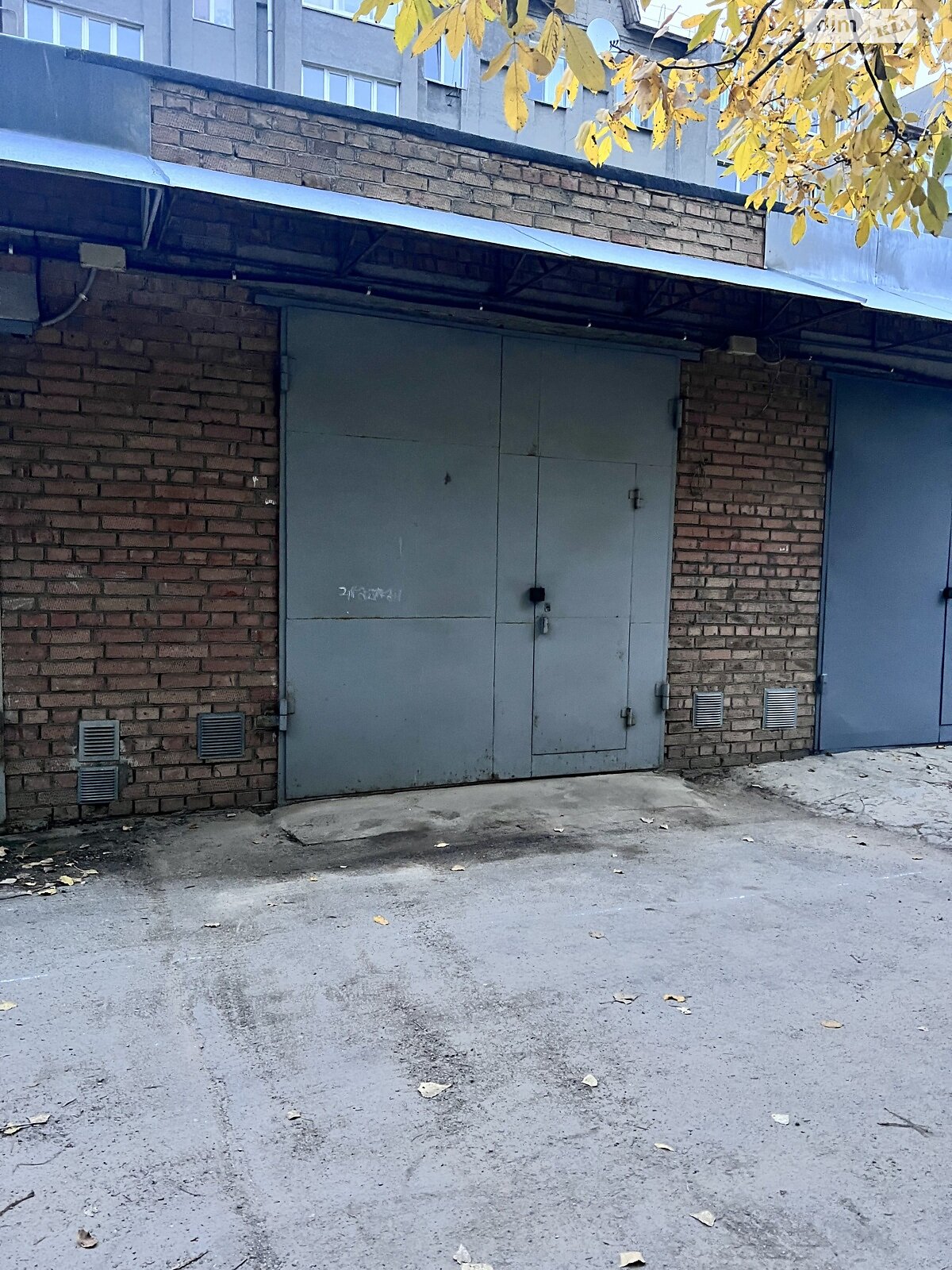 Отдельно стоящий гараж под бус в Хмельницком, площадь 19 кв.м. фото 1