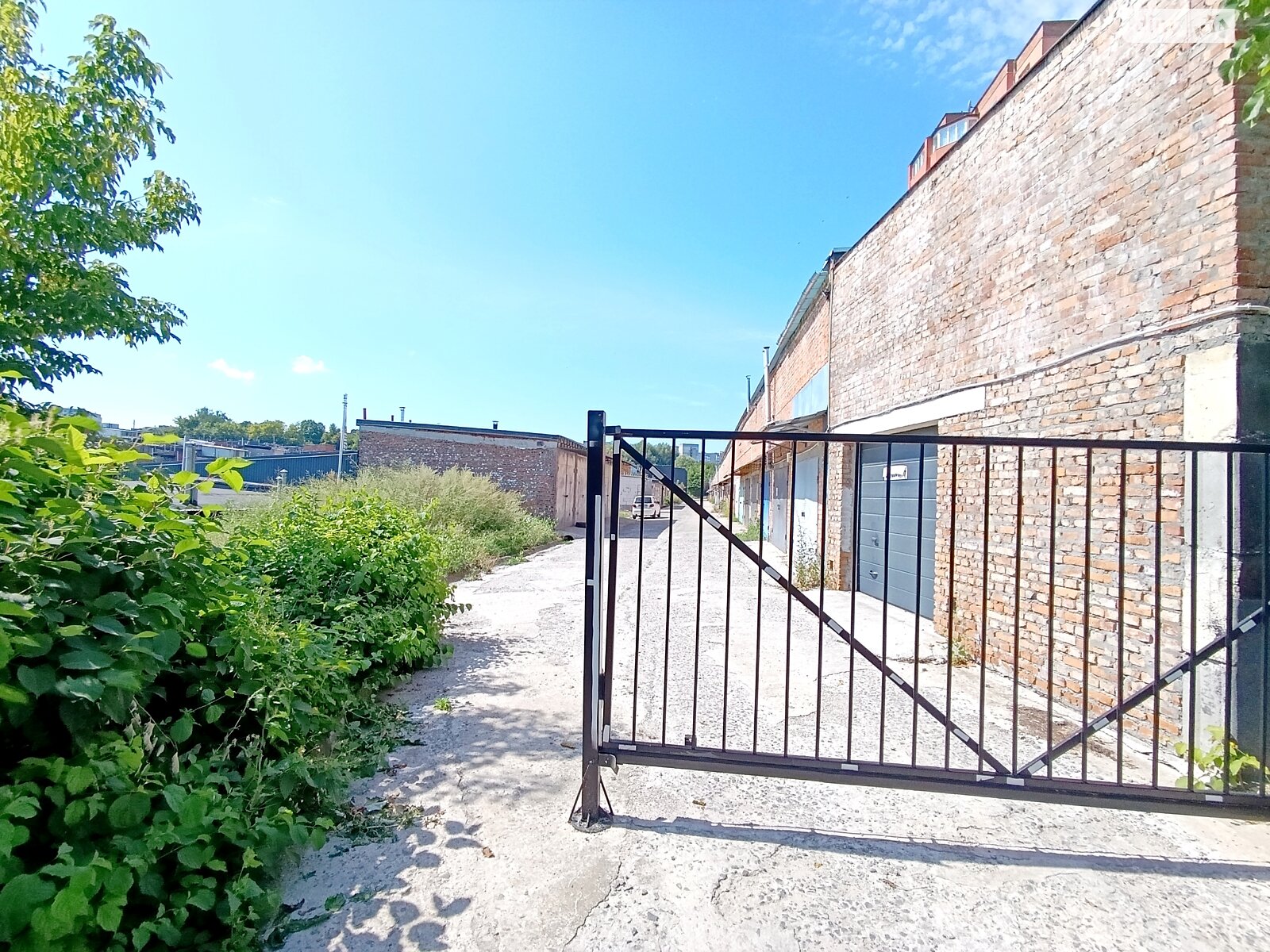 Окремий гараж під легкове авто в Хмельницькому, площа 60 кв.м. фото 1 Окремий гараж під легкове авто в Хмельницькому, площа 60 кв.м. фото 1