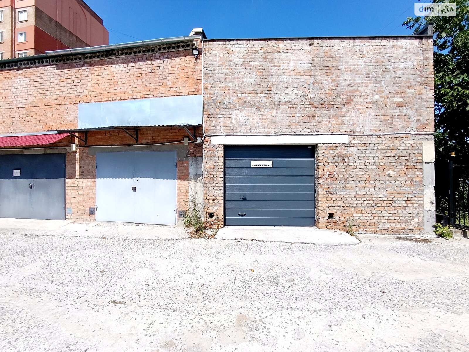 Окремий гараж під легкове авто в Хмельницькому, площа 60 кв.м. фото 1 Окремий гараж під легкове авто в Хмельницькому, площа 60 кв.м. фото 1