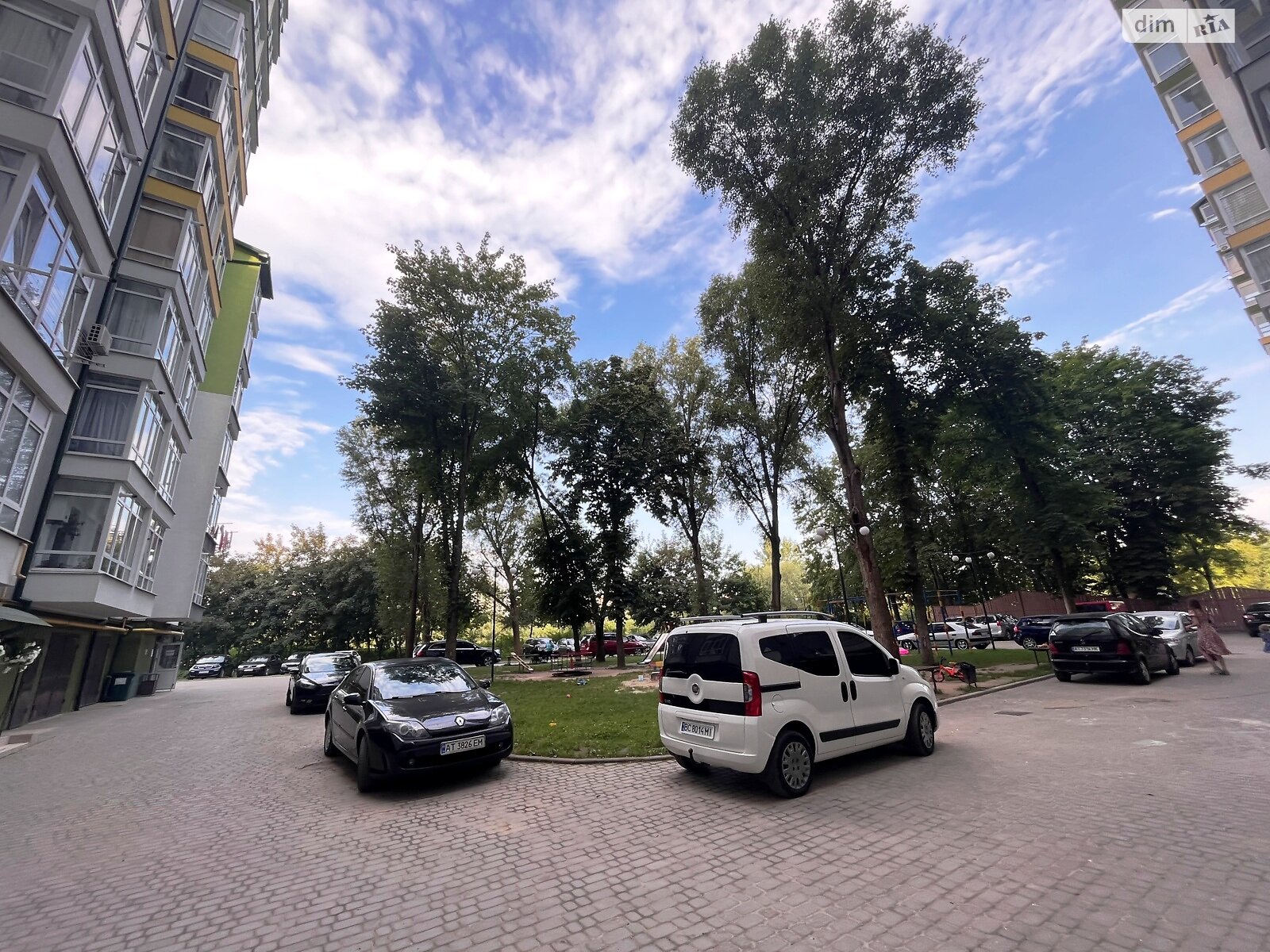 Окремий гараж під легкове авто в Івано-Франківську, площа 17 кв.м. фото 1 Окремий гараж під легкове авто в Івано-Франківську, площа 17 кв.м. фото 1