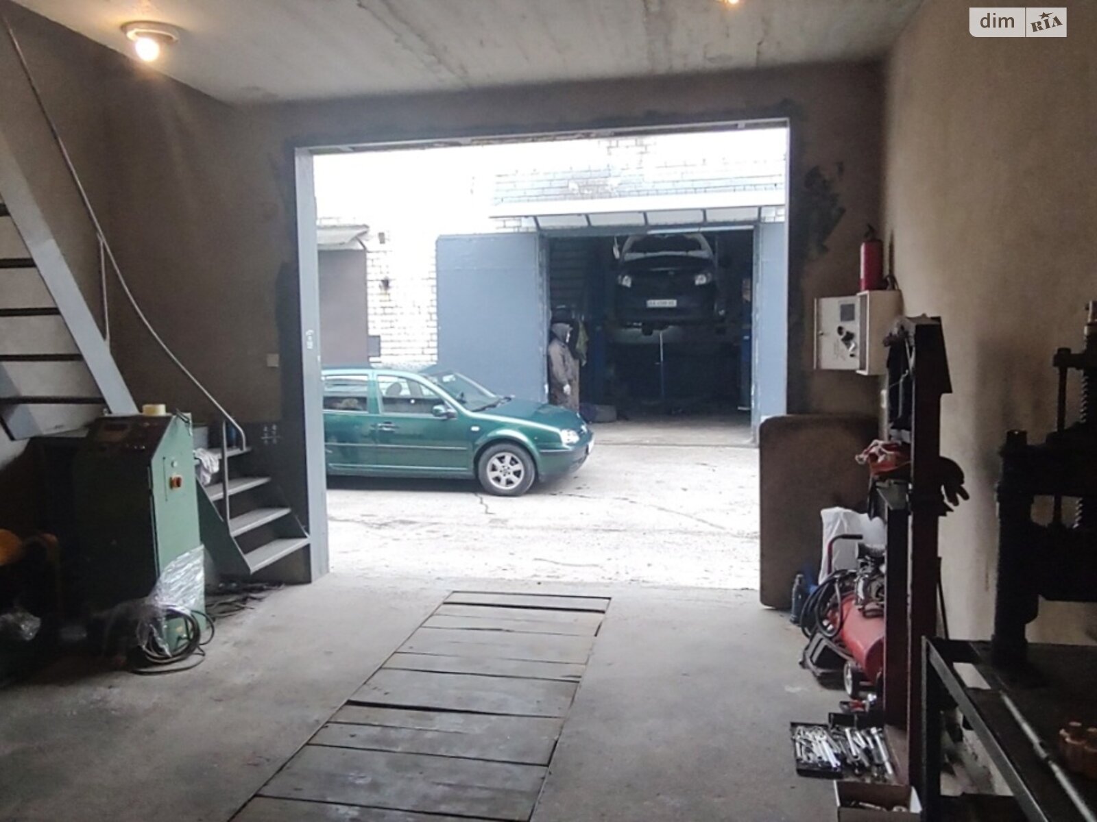 Отдельно стоящий гараж под бус в Киеве, площадь 100 кв.м. фото 1