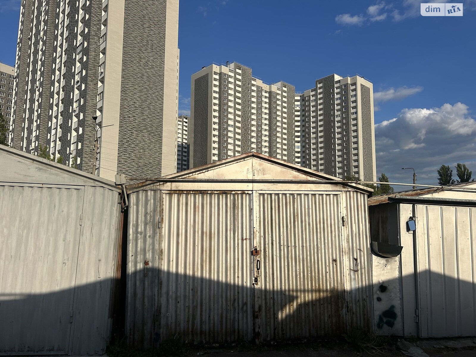 Отдельно стоящий гараж под бус в Киеве, площадь 20 кв.м. фото 1 Отдельно стоящий гараж под бус в Киеве, площадь 20 кв.м. фото 1