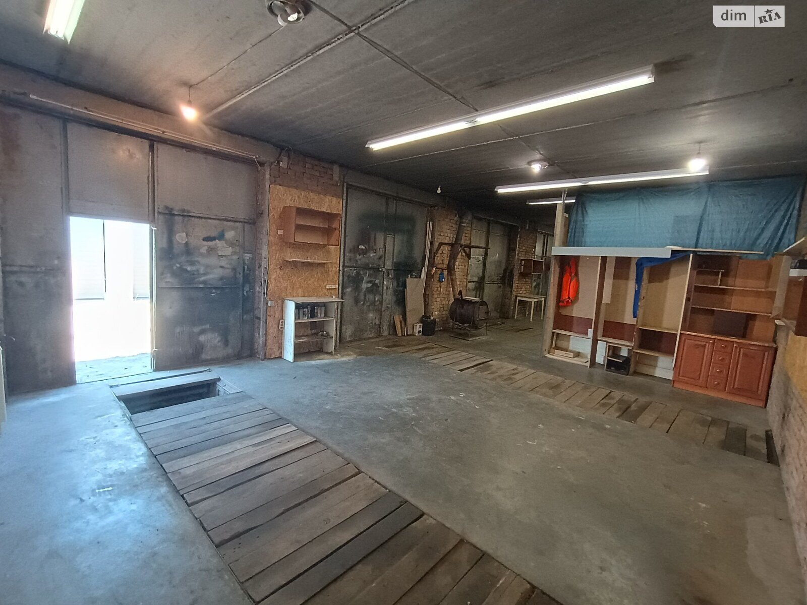 Отдельно стоящий гараж под бус в Киеве, площадь 90 кв.м. фото 1