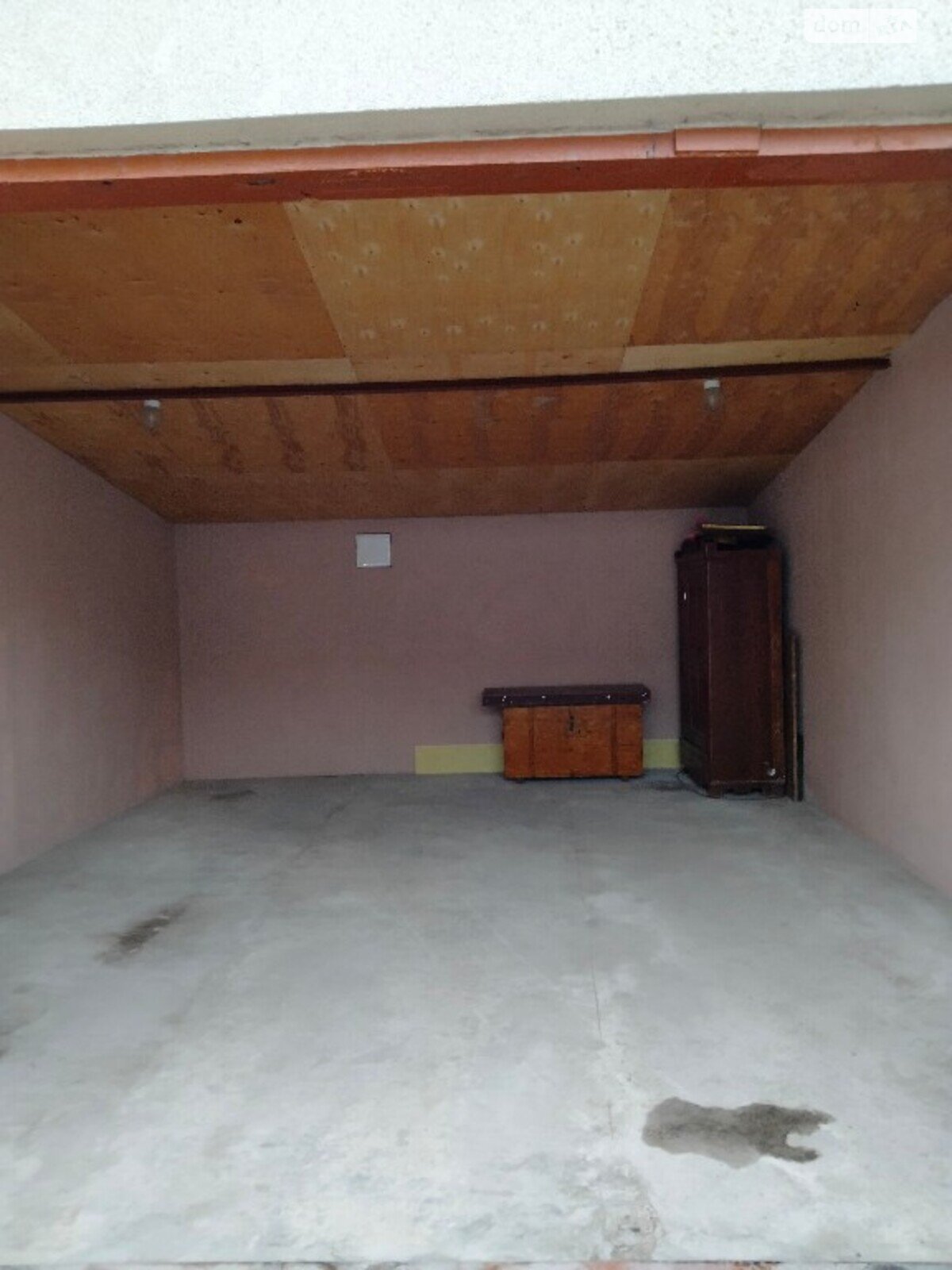 Отдельно стоящий гараж под легковое авто в Кременце, площадь 42 кв.м. фото 1