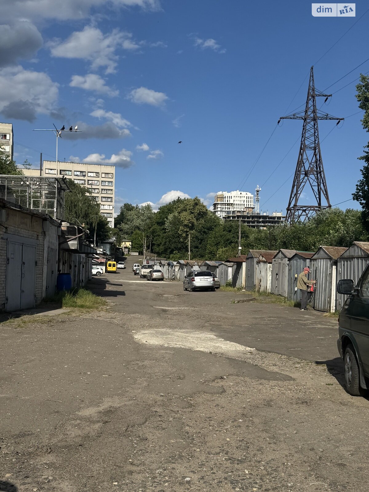 Отдельно стоящий гараж под легковое авто в Львове, площадь 19 кв.м. фото 1 Отдельно стоящий гараж под легковое авто в Львове, площадь 19 кв.м. фото 1