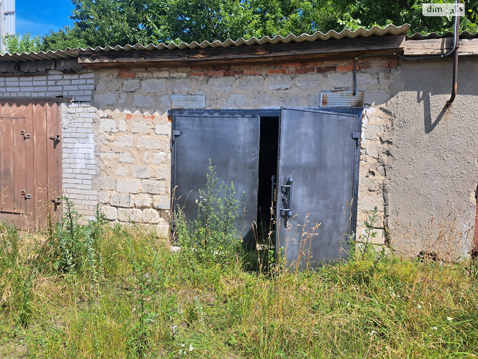 Отдельно стоящий гараж под легковое авто в Макарове, площадь 24 кв.м. фото 1 Отдельно стоящий гараж под легковое авто в Макарове, площадь 24 кв.м. фото 1