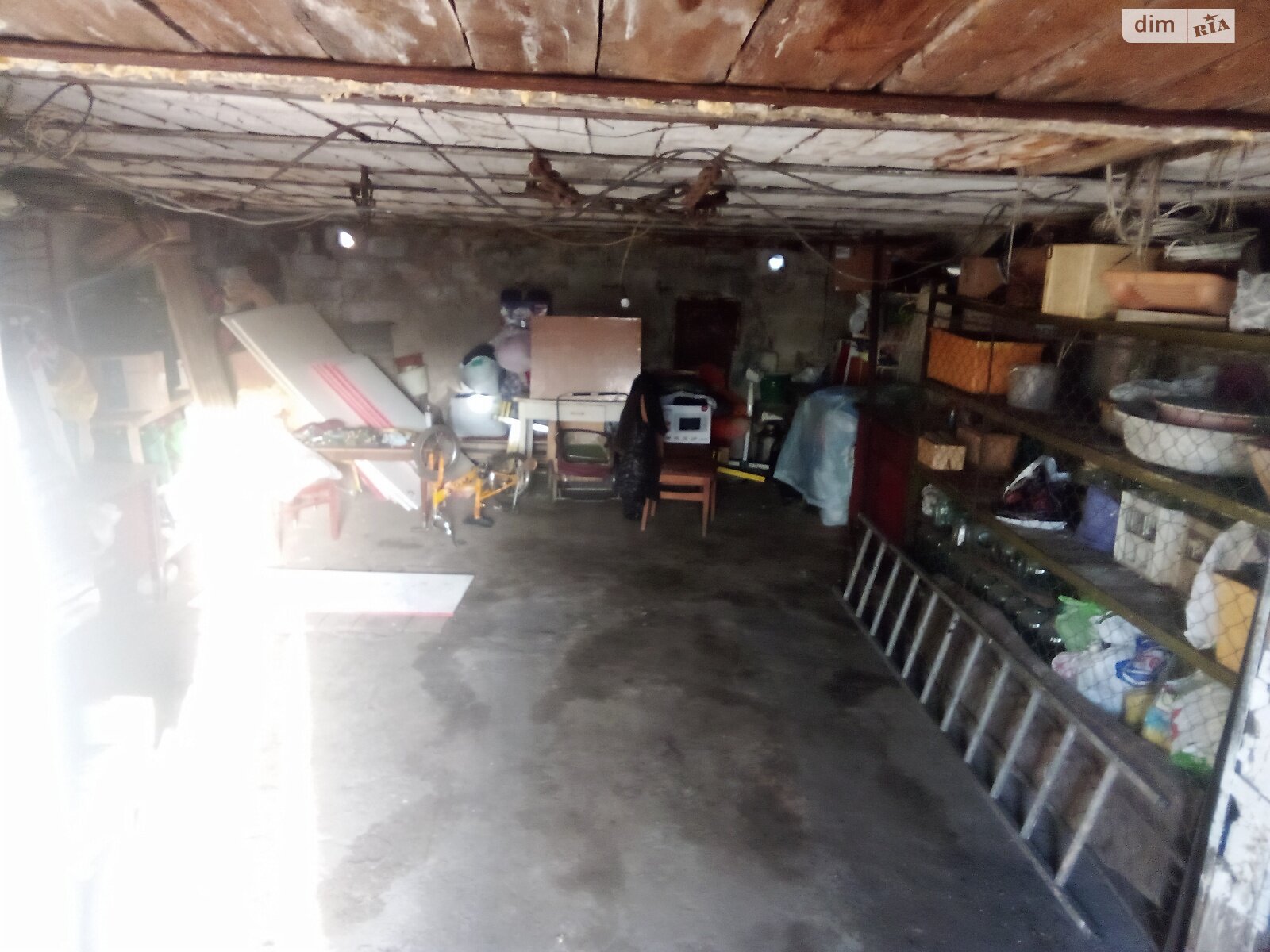 Отдельно стоящий гараж под легковое авто в Мирнограде, площадь 30 кв.м. фото 1