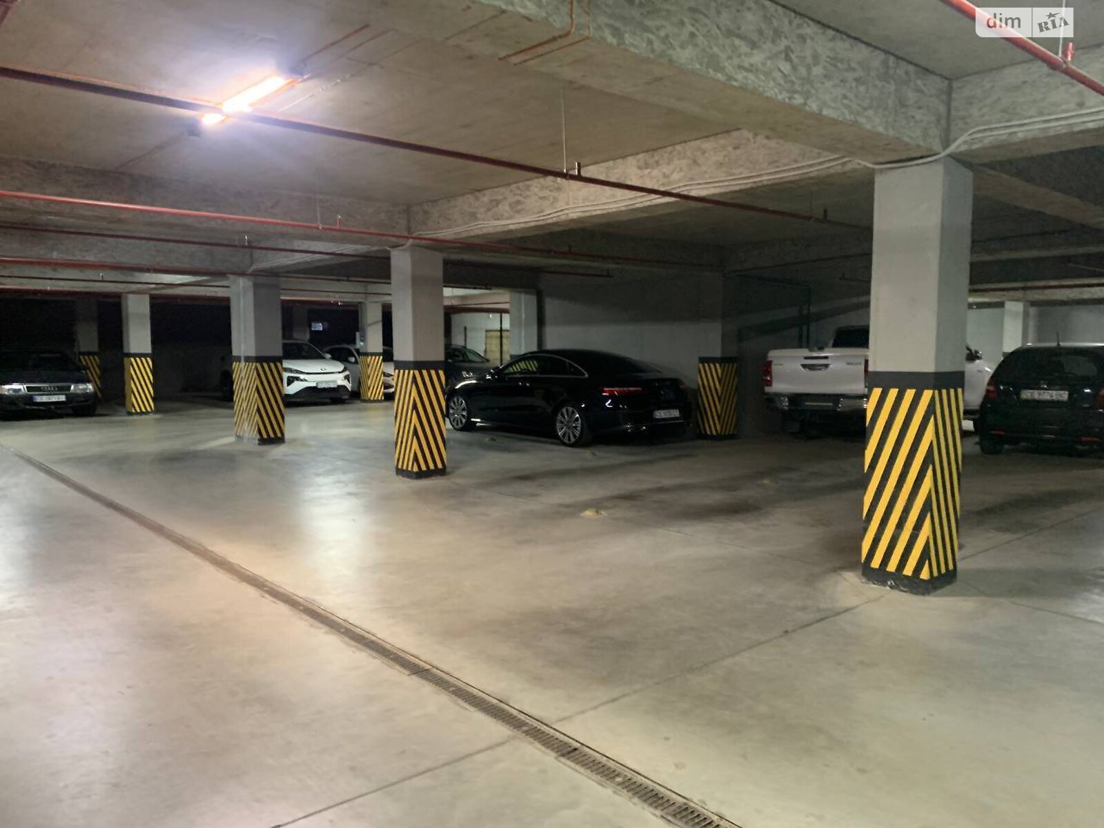 Место в подземном паркинге под легковое авто в Черновцах, площадь 18 кв.м. фото 1