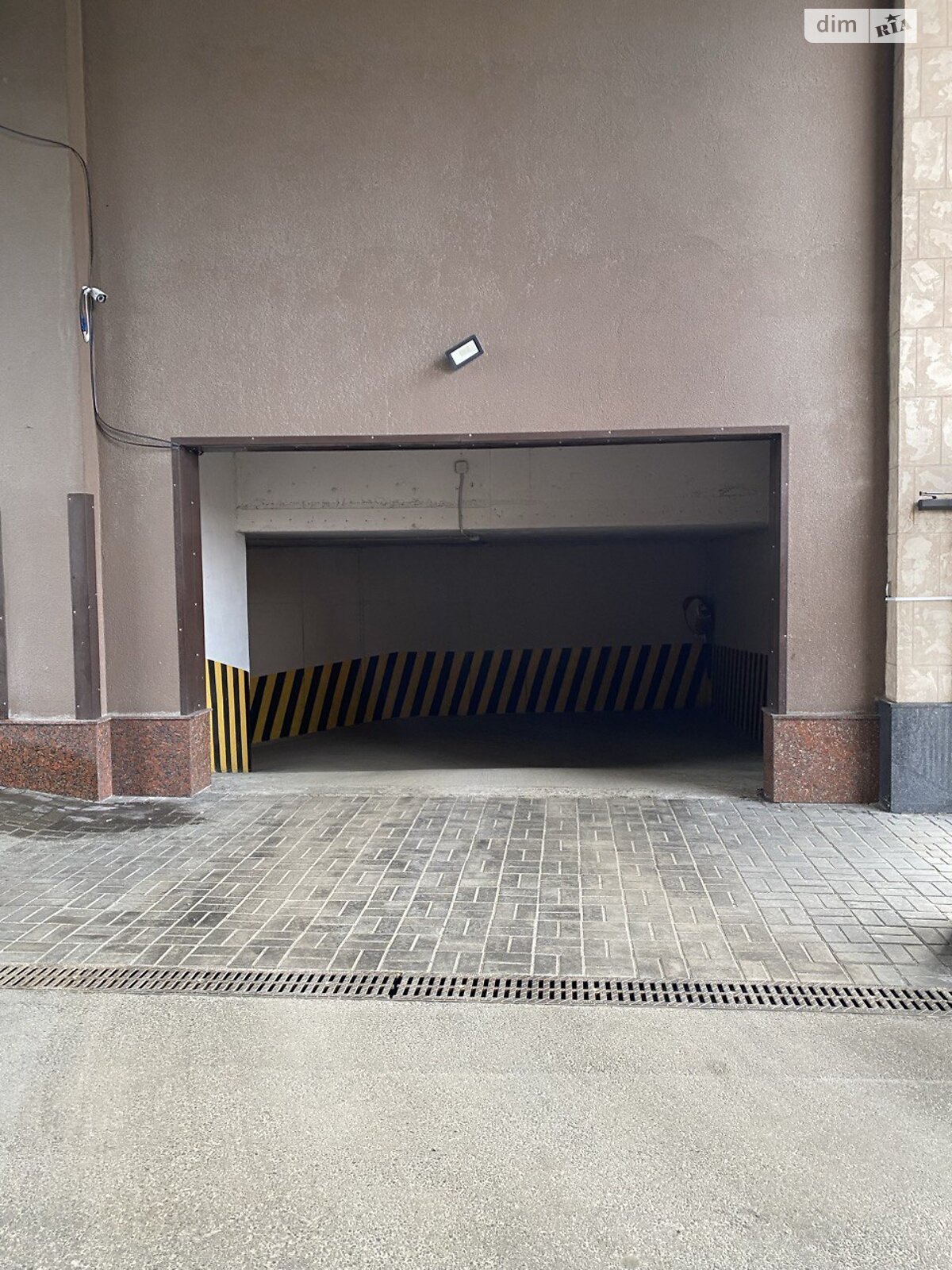 Место в подземном паркинге под легковое авто в Днепре, площадь 18 кв.м. фото 1