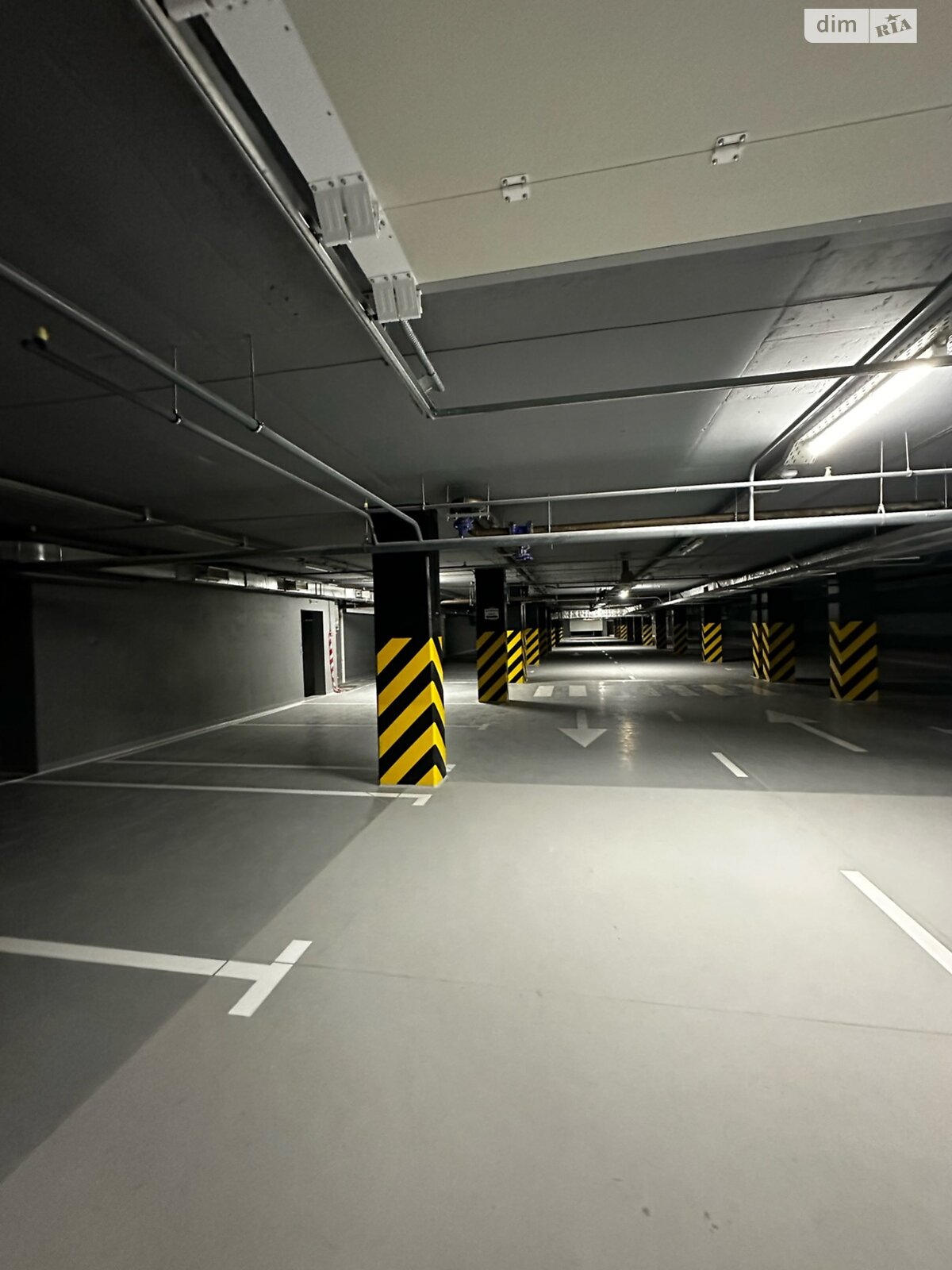 Место в подземном паркинге под легковое авто в Днепре, площадь 30 кв.м. фото 1