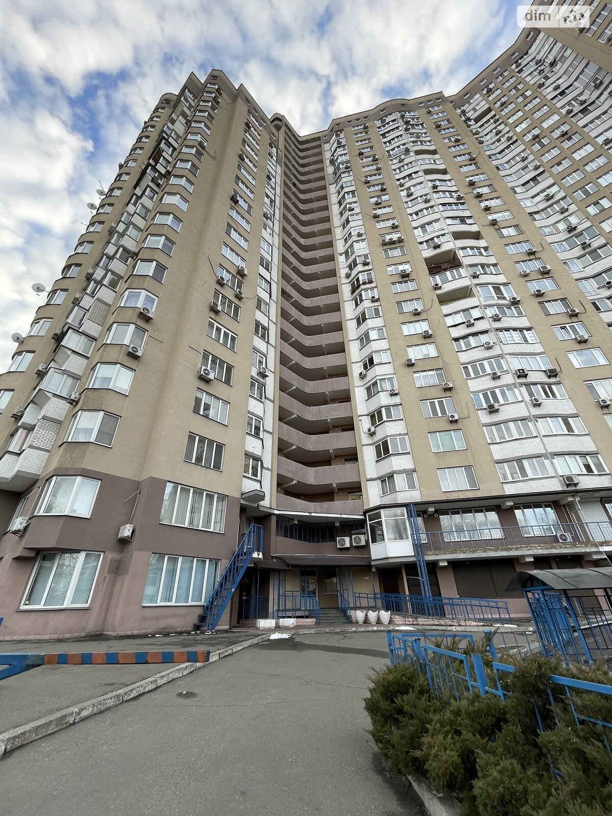 Место в подземном паркинге универсальный в Киеве, площадь 192 кв.м. фото 1