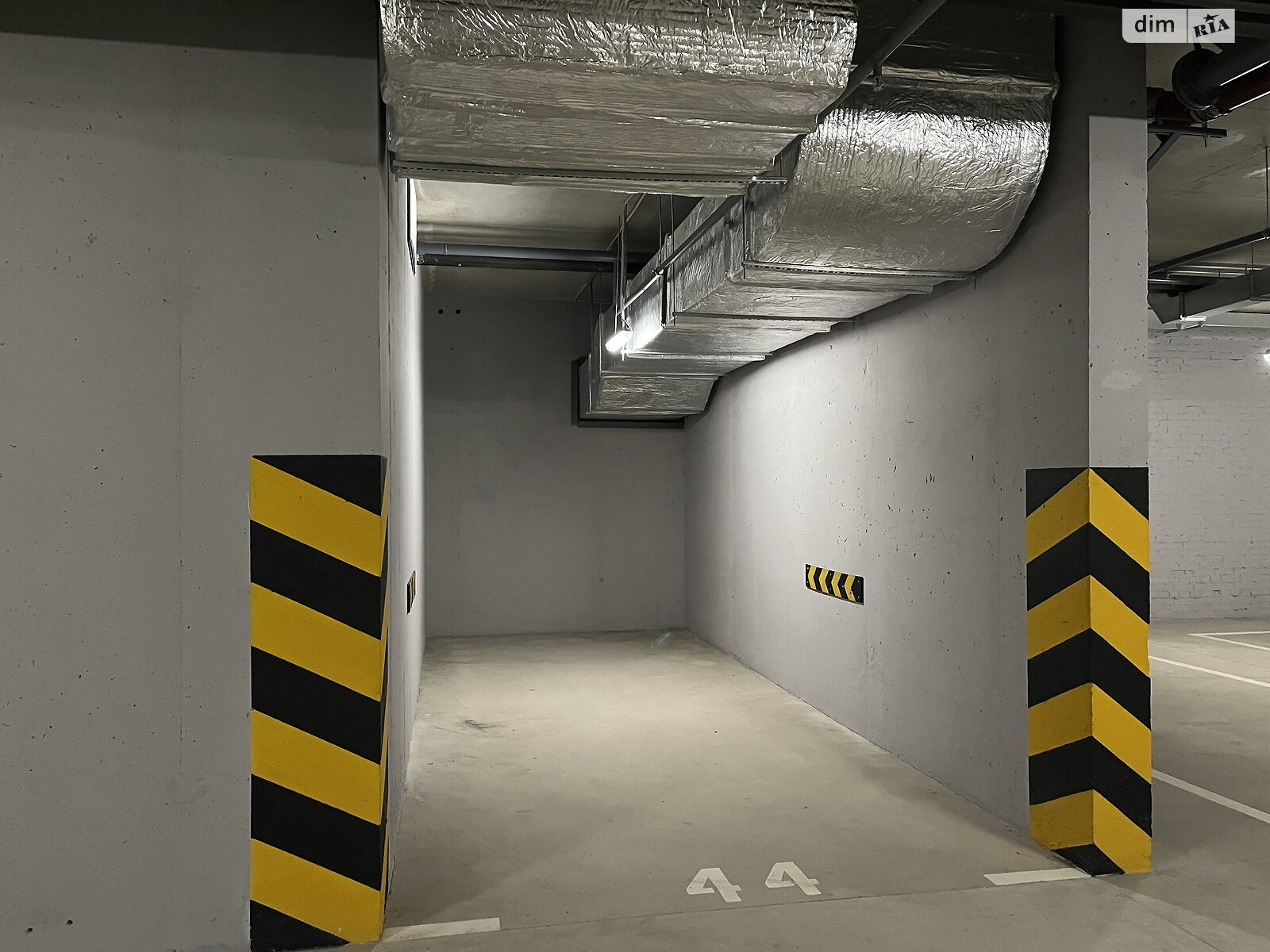 Место в подземном паркинге под легковое авто в Киеве, площадь 13 кв.м. фото 1