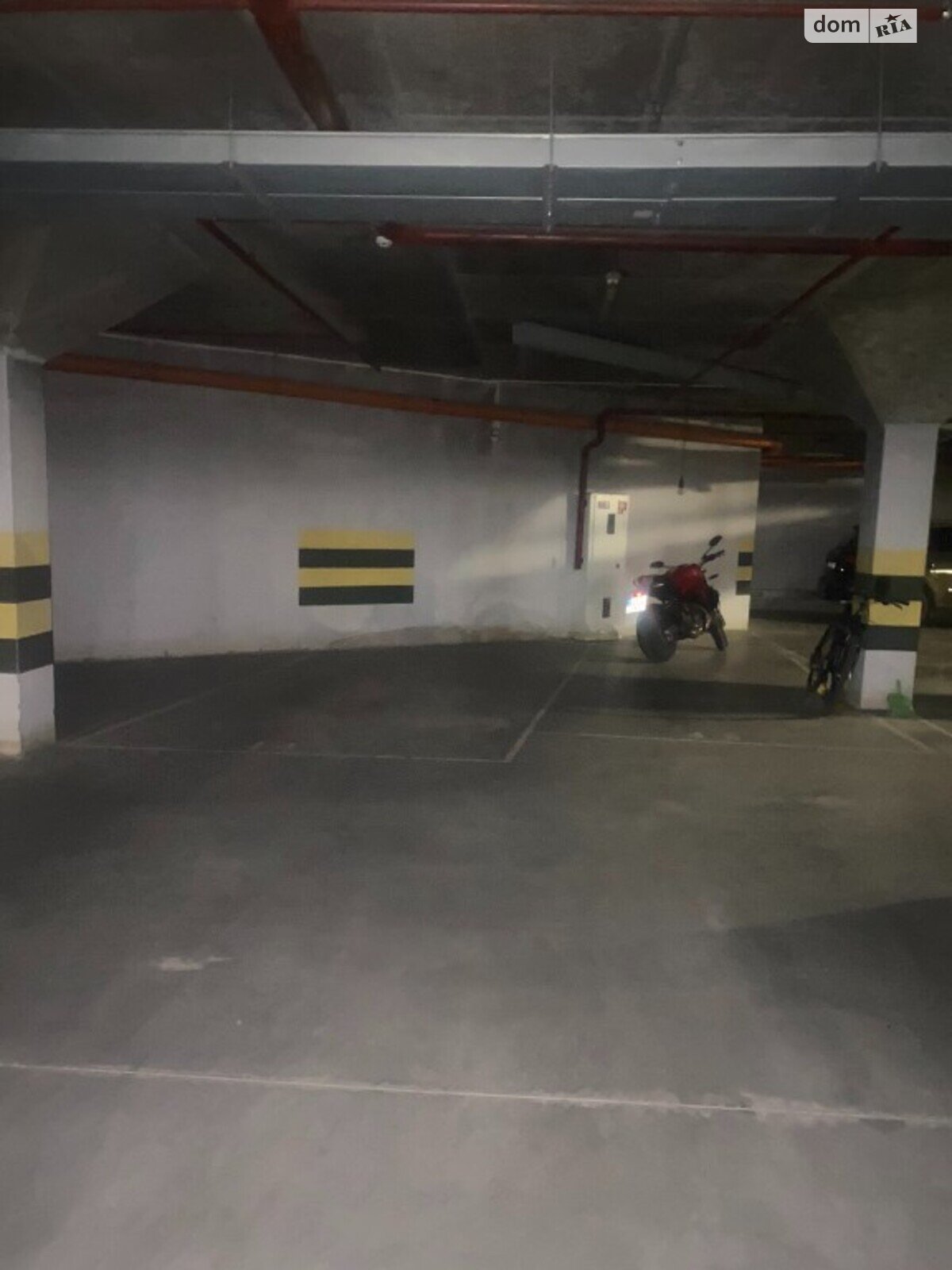 Место в подземном паркинге под легковое авто в Львове, площадь 17.6 кв.м. фото 1