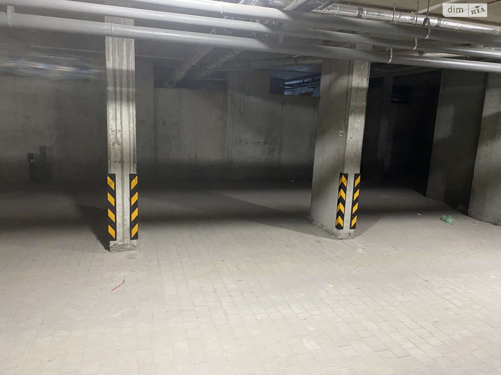 Место в подземном паркинге под легковое авто в Львове, площадь 15 кв.м. фото 1