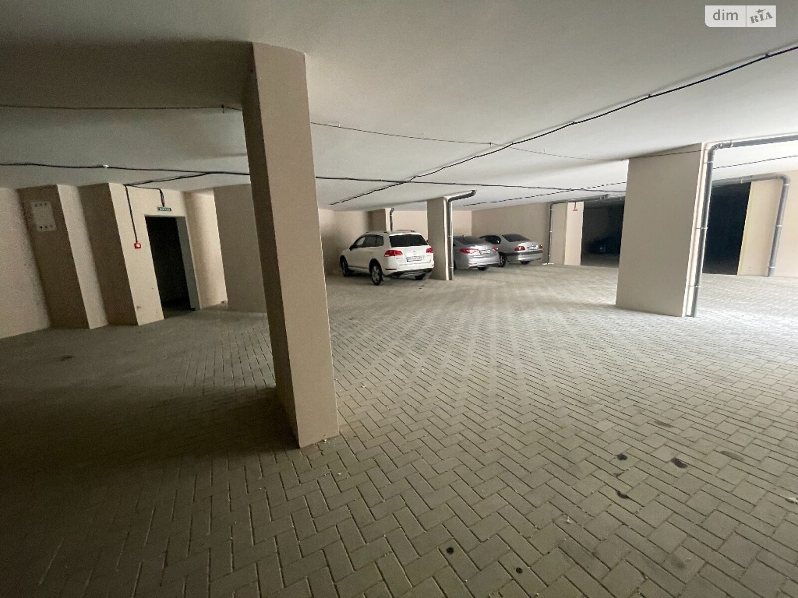 Место в подземном паркинге под легковое авто в Одессе, площадь 17.25 кв.м. фото 1
